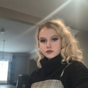 Meet your Posher, Abigail